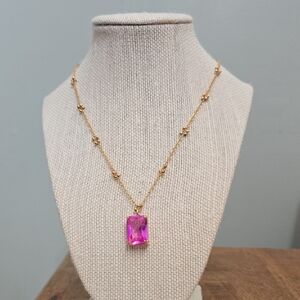 Elegant Gold Necklace with Pink Gemstone